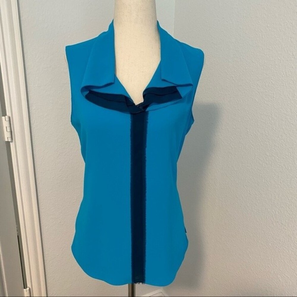 NWOT Tahari Blue V Neck Navy Accent Sleeveless Unique Collar Design Size S